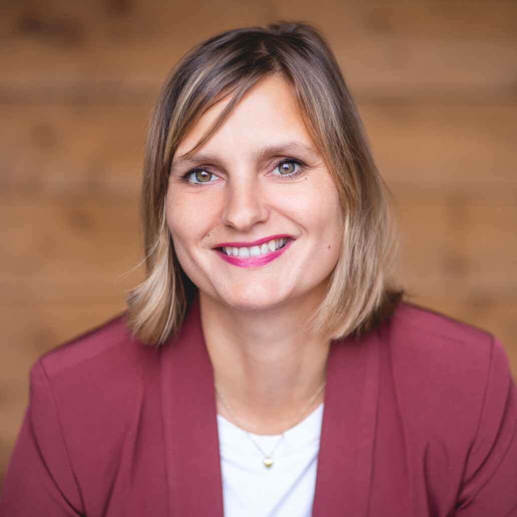 portait woman head shot antje fornalski-muphy